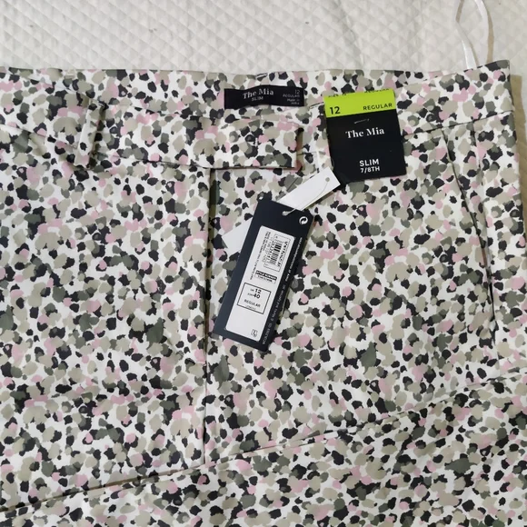 Marks and Spencers Women's Trousers - Picture 3 of 11